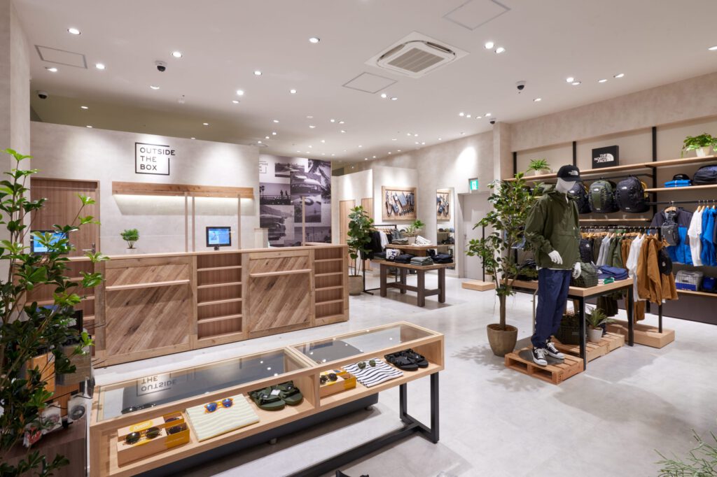 OUTSIDE THE BOX　ららぽーと福岡