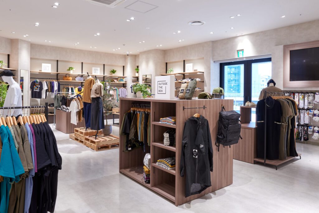 OUTSIDE THE BOX　ららぽーと福岡
